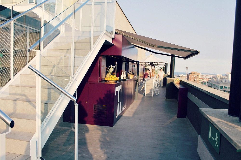 bar