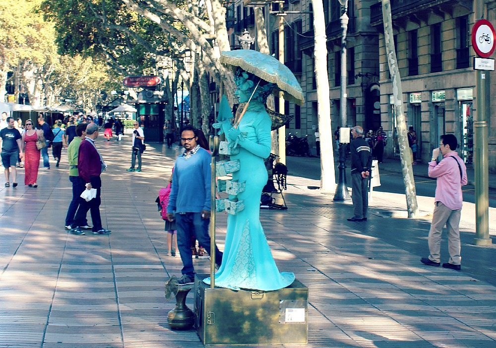 living statue